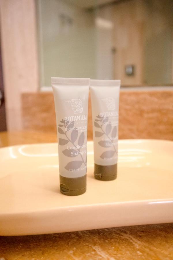 J&A Classic Hotel Lima Eksteriør billede Shampoo and shower gel