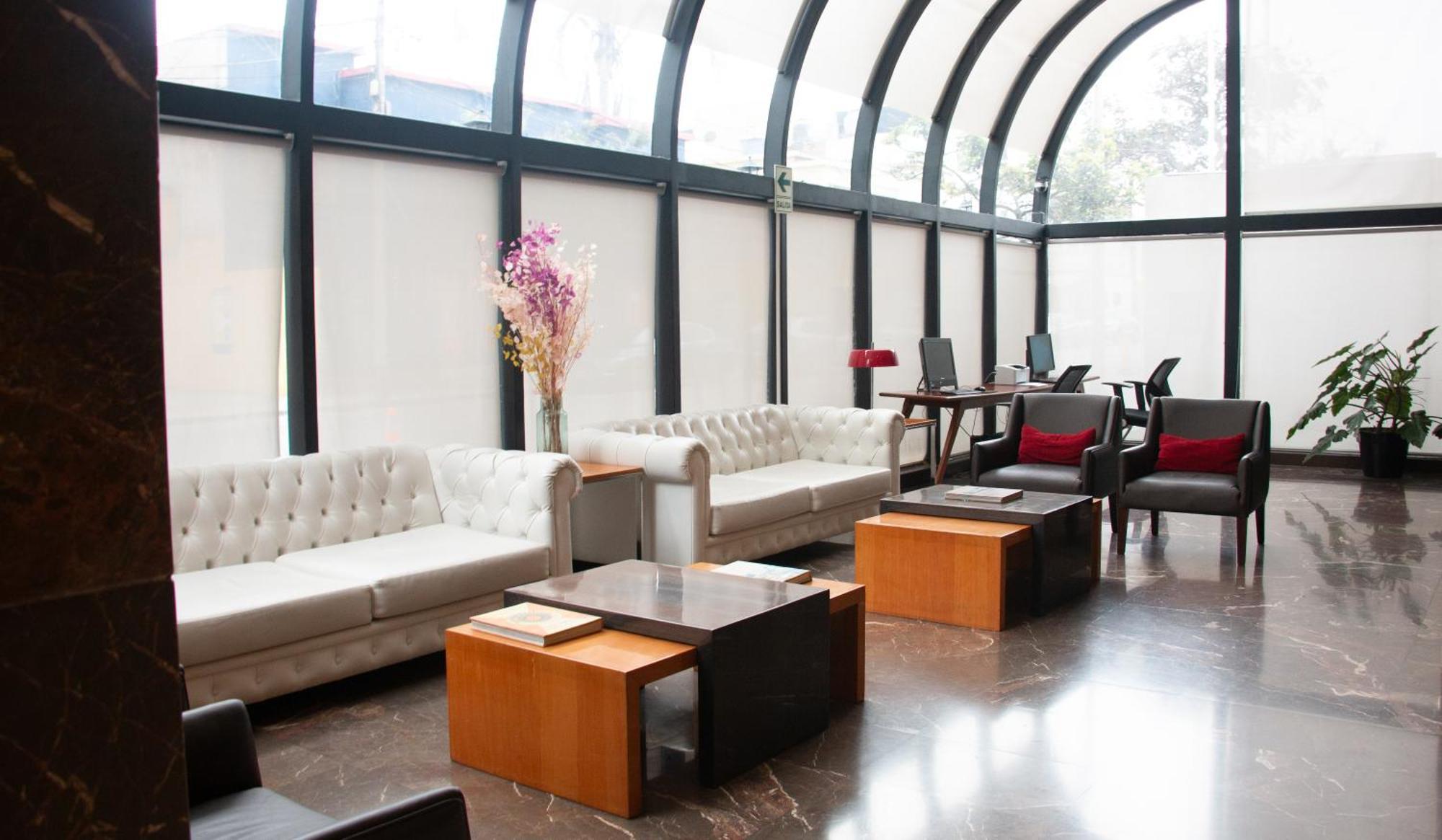 J&A Classic Hotel Lima Eksteriør billede The lounge at the airport