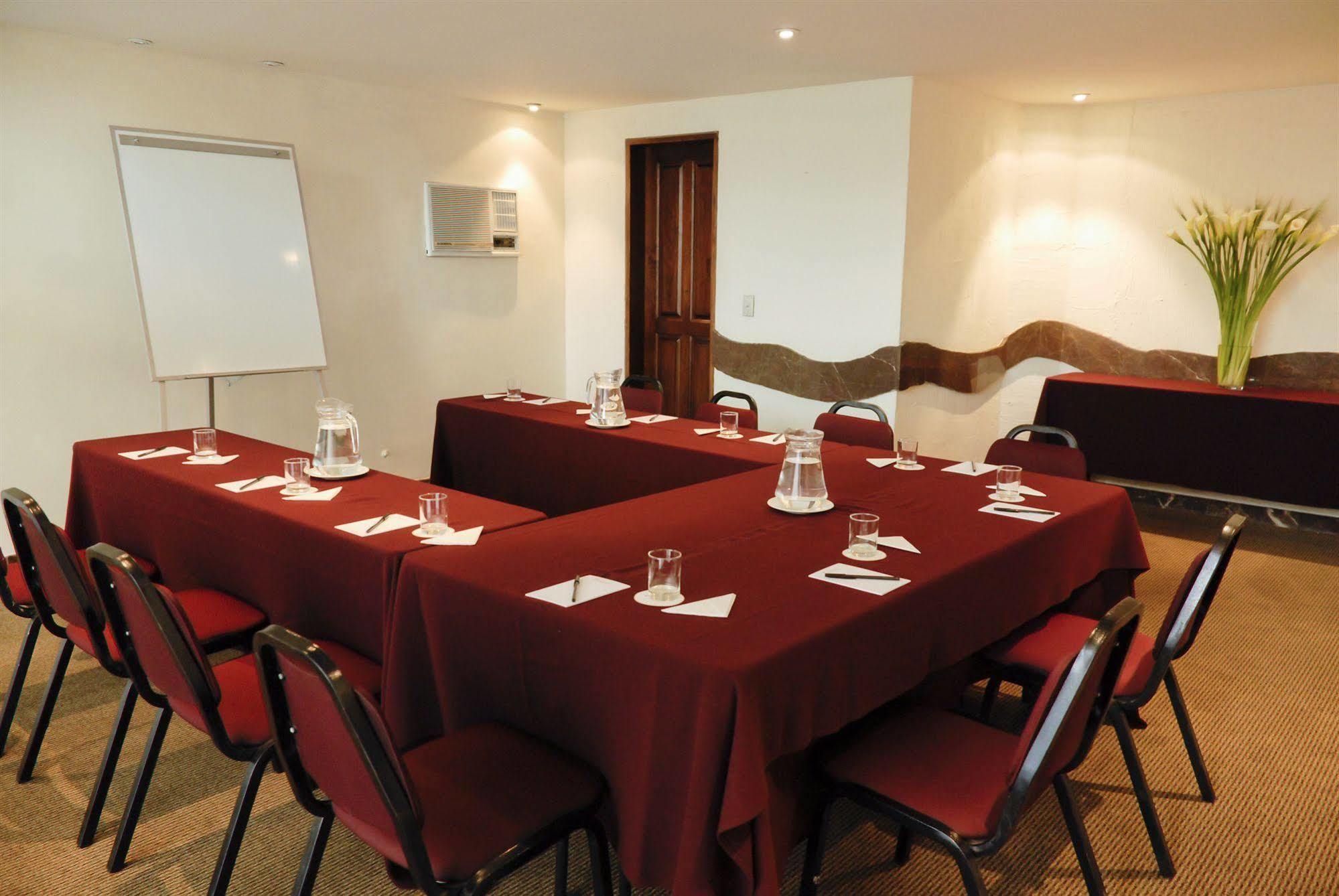 J&A Classic Hotel Lima Eksteriør billede A meeting room at the hotel